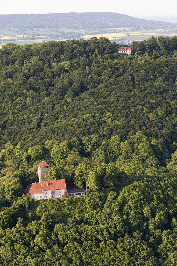 Luftbild, Wehrturm der Schaumburg mit der Paschenburg im Hintergrund, Weserbergland, Niedersachsen, Deutschland