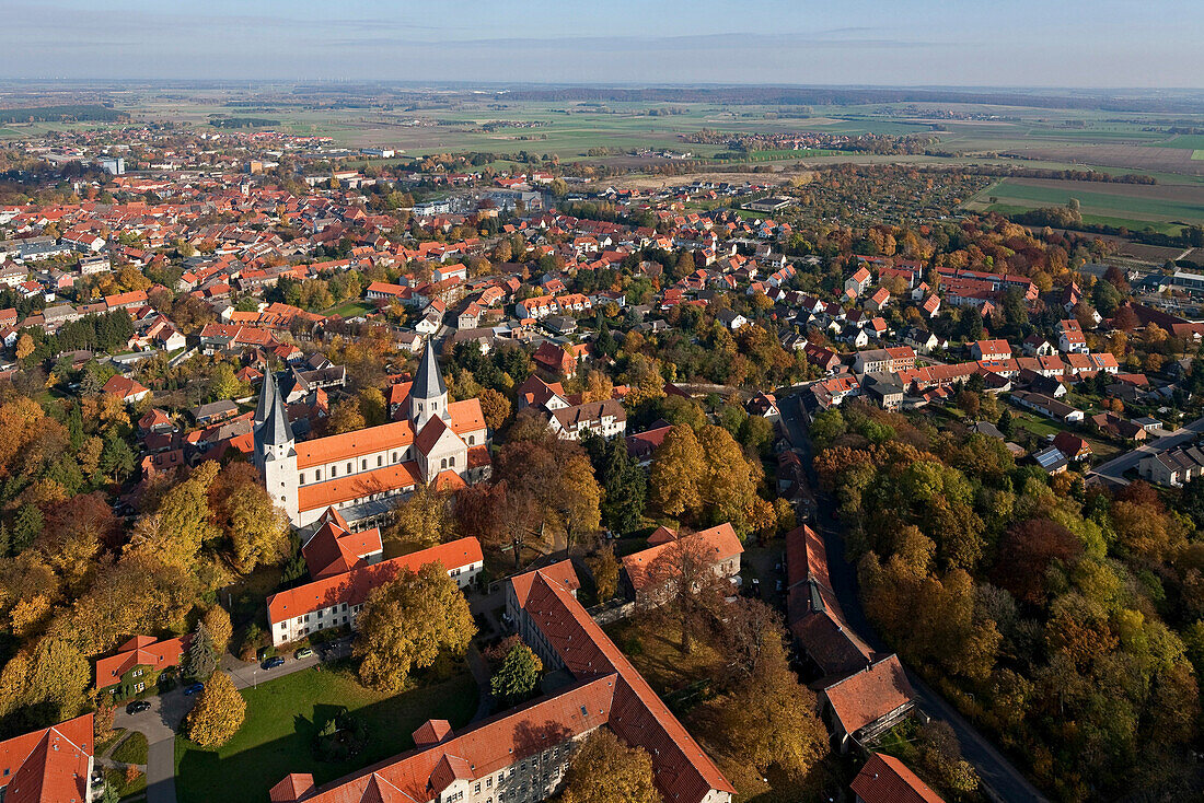 Luftaufnahme vom Kaiserdom, Königslutter am Elm, Niedersachsen, Deutschland