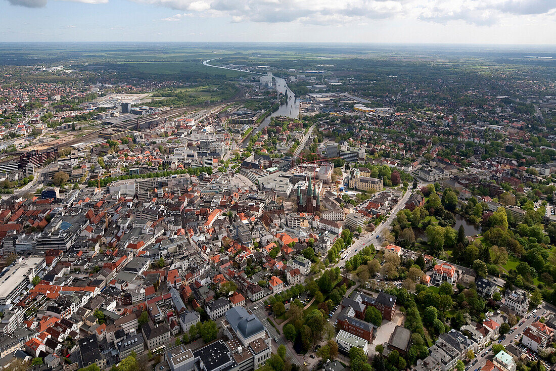 Cityscape with castle and St. Lambert Church, Oldenburg, Lower Saxony, Germany