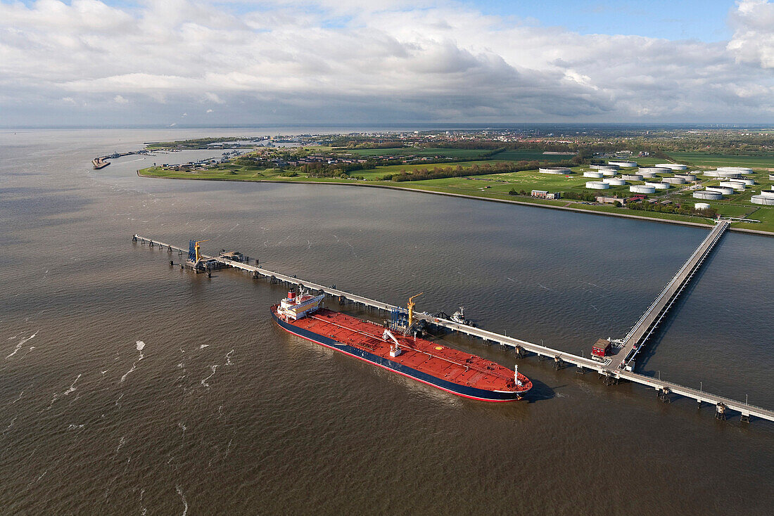 Oil tanker at oil pier, Wilhelmshaven, Lower Saxony, Germany