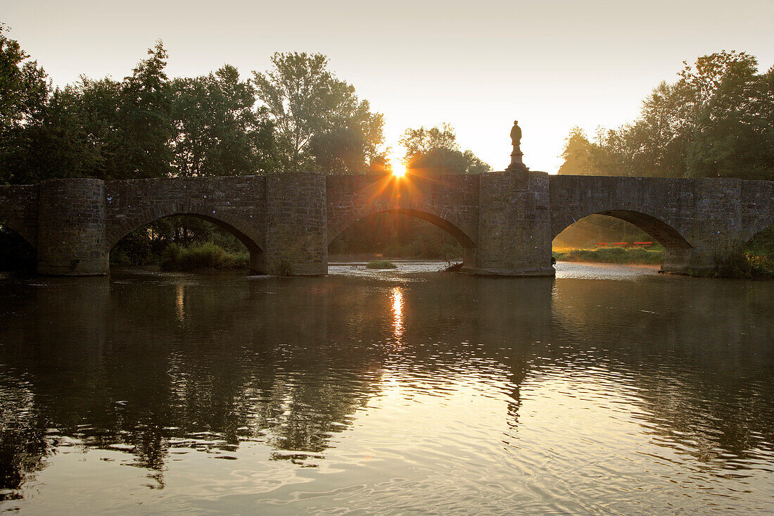 Brücke über die Tauber, bei Tauberrettersheim, Taubertal, Romantische Strasse, Franken, Bayern, Deutschland