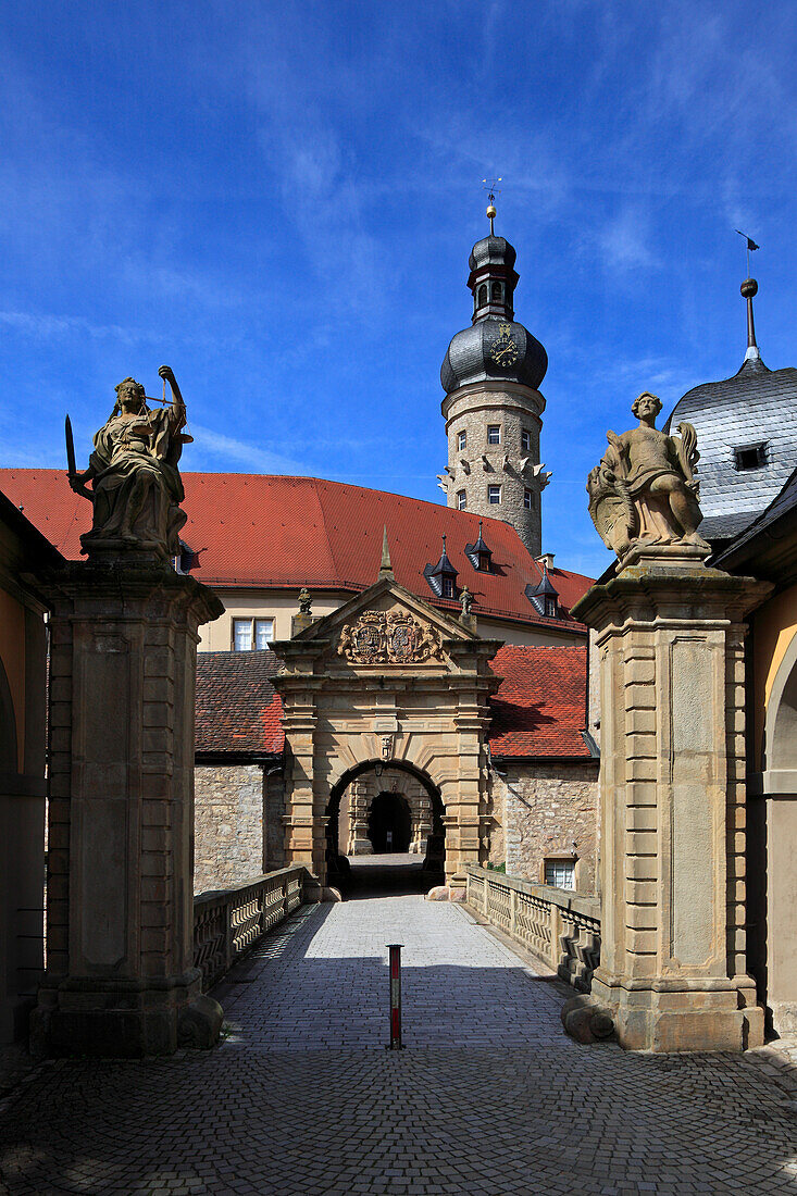 Eingang zum Schloss, Weikersheim, Taubertal, Romantische Strasse, Baden-Württemberg, Deutschland