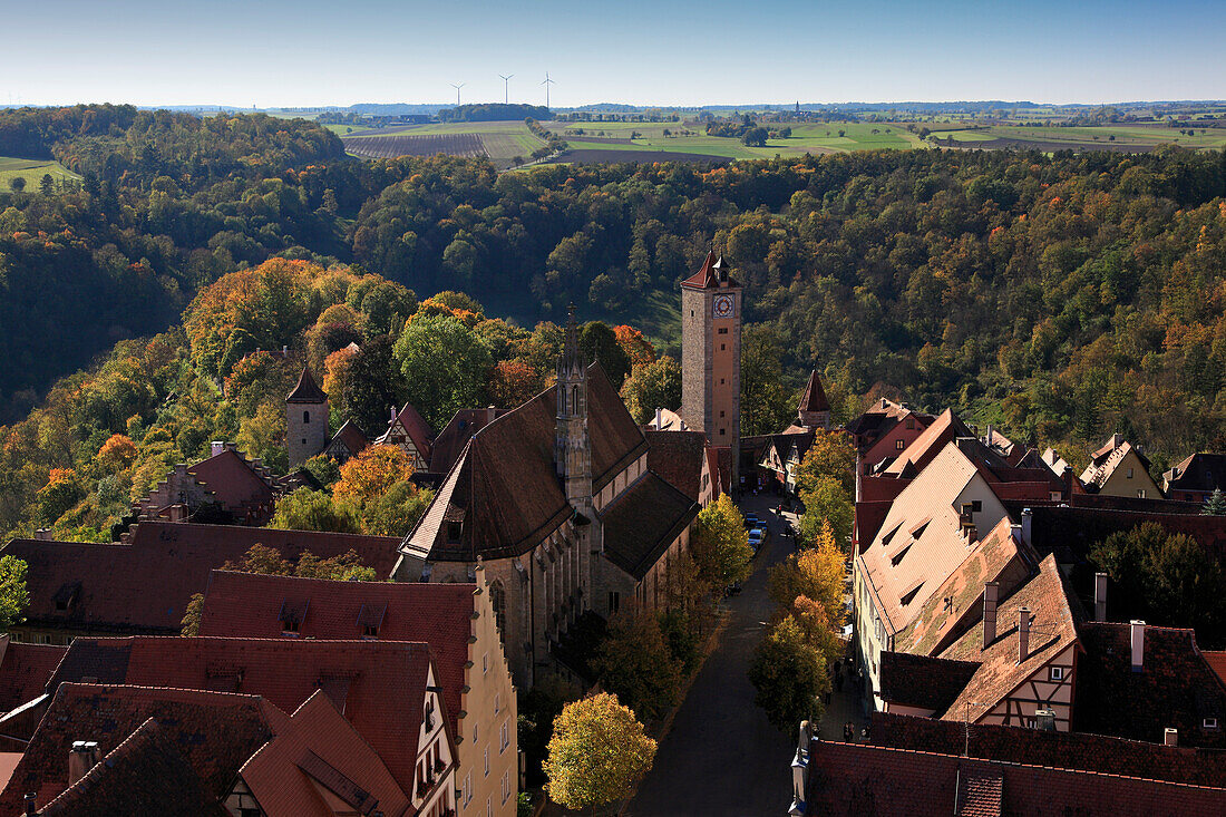 View to Franciscan church and castle gate, Rothenburg ob der Tauber, Franconia, Bavaria, Germany