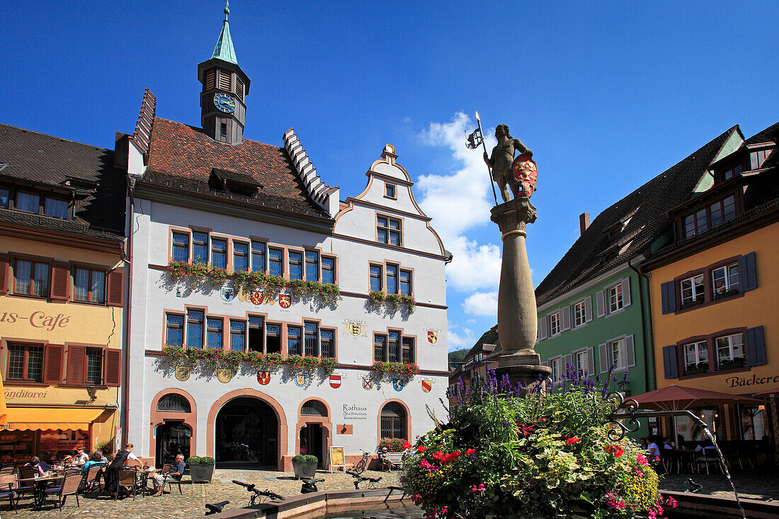 Fountain and city hall at the market place, Staufen im Breisgau, Breisgau-Hochschwarzwald, Black Forest, Baden-Württemberg, Germany