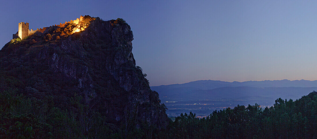 Castillo de Cornatel, castle on a rock in the evening, Province of Leon, Old Castile, Castile-Leon, Castilla y Leon, Northern Spain, Spain, Europe