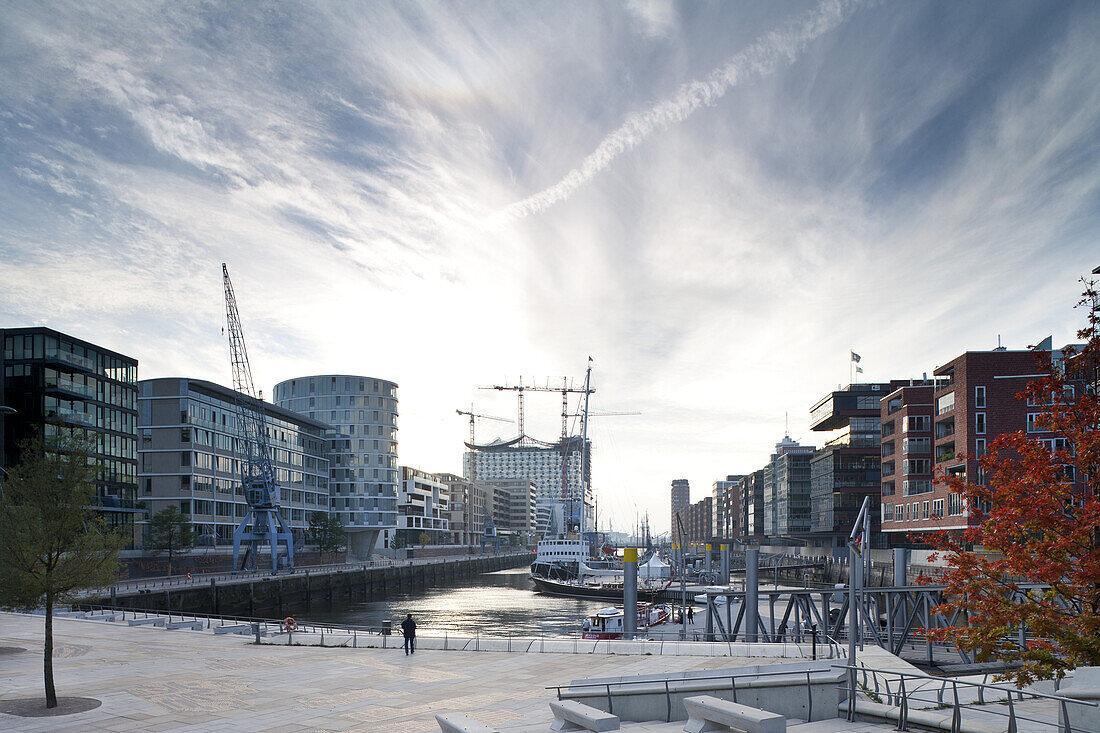 Blick von der Magellanterrasse auf Sandtorkai (re.) und Kaiserkai (li.), Sandtorhafen, Hafencity, Hansestadt Hamburg, Deutschland, Europa