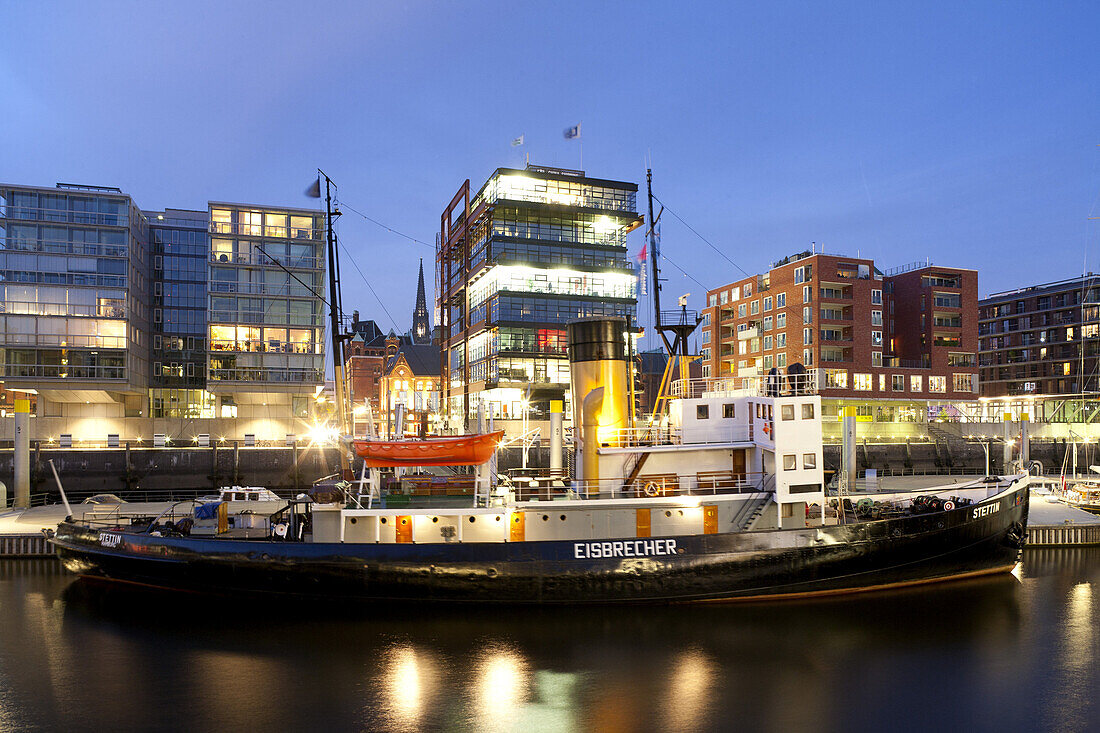 View towards boat and buildings at Sandtorkai in the evening, Sandtorhafen, harbour city, Hanseatic city of Hamburg, Germany, Europe