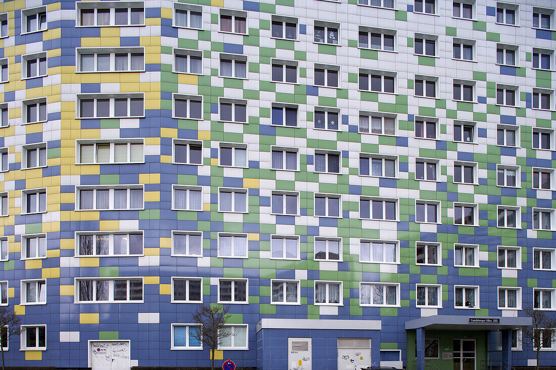 Plattenbauten in der Landsberger Allee, Berlin, Deutschland, Europa