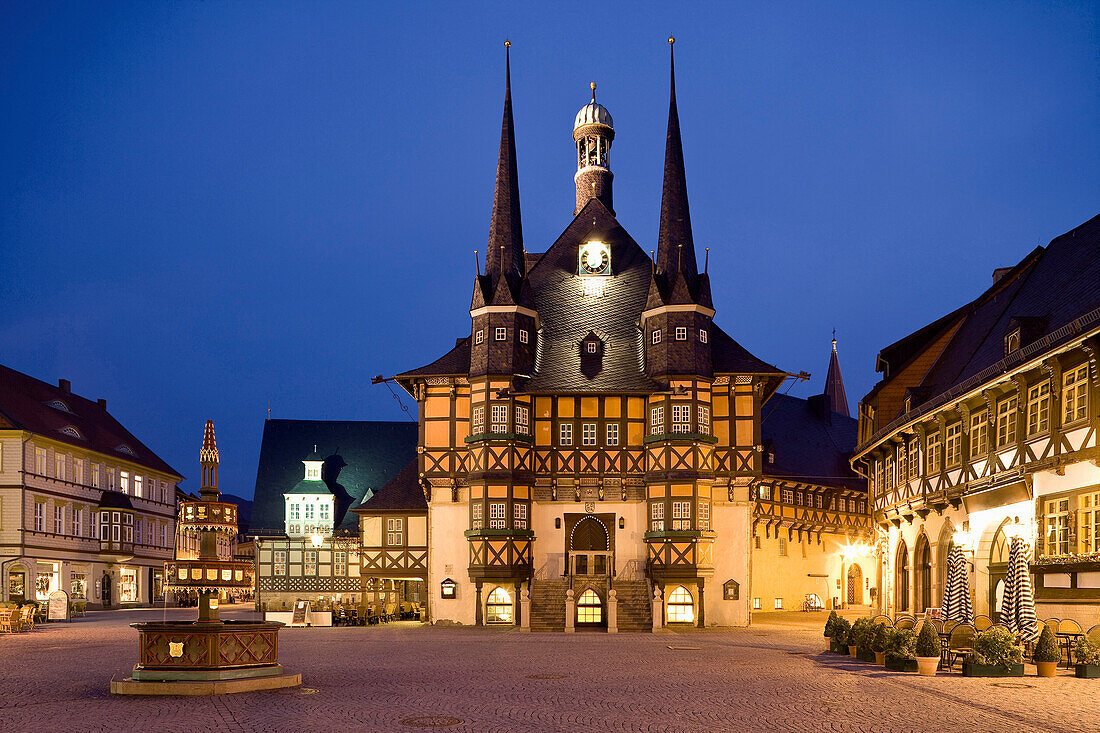 Rathaus im mittelalterlichen Stadtkern von Wernigerode, Harz,  Sachsen-Anhalt, Deutschland, Europa
