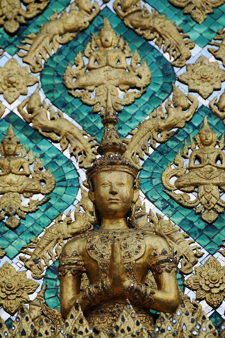 Praying Buddha in Wat Phra Kaeo