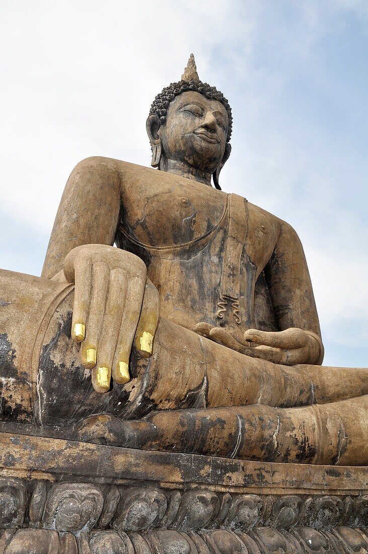 Sukhothai (Thailand): Buddha's statue at the Wat Mahathat