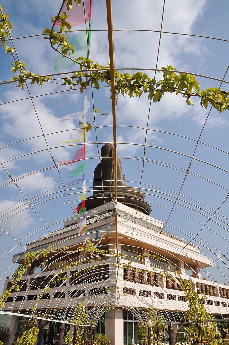 Ban Theuat Thai (Thailand): big Buddha statue at a local monastery