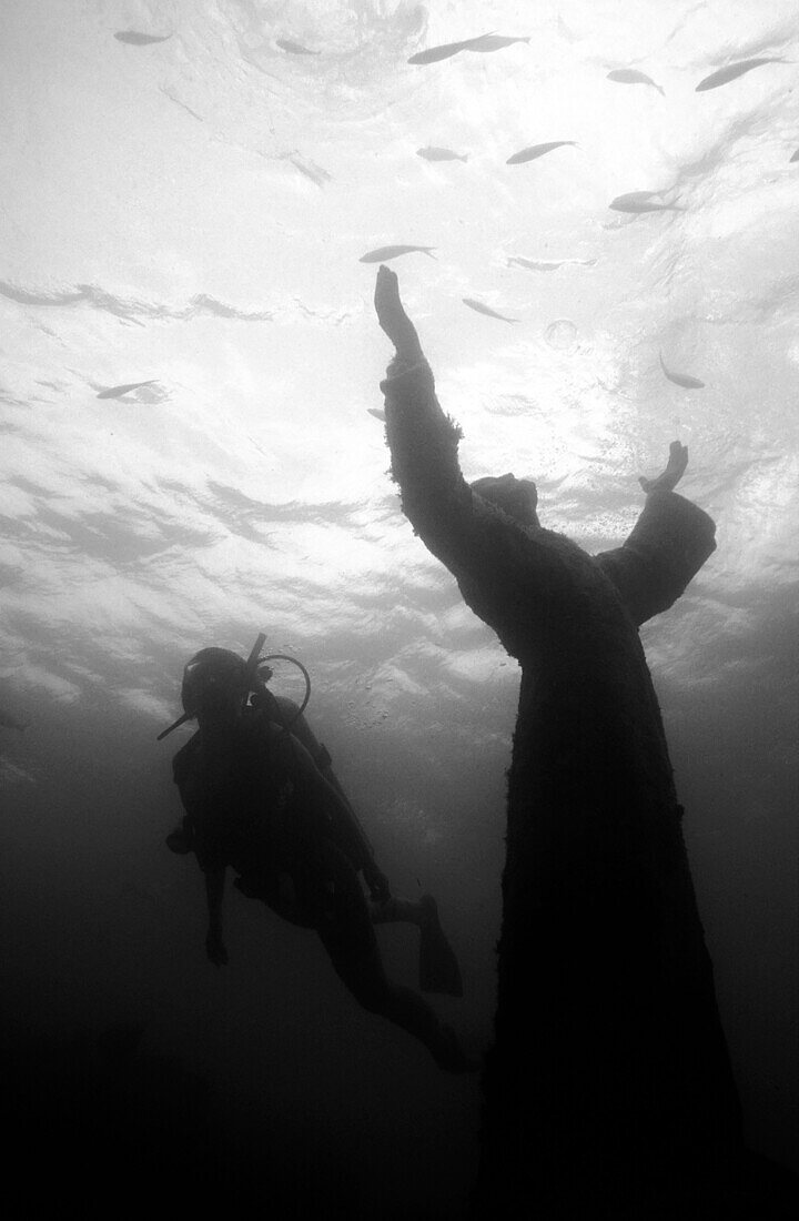 Diver and Christ of the Abyss statue (Florida)