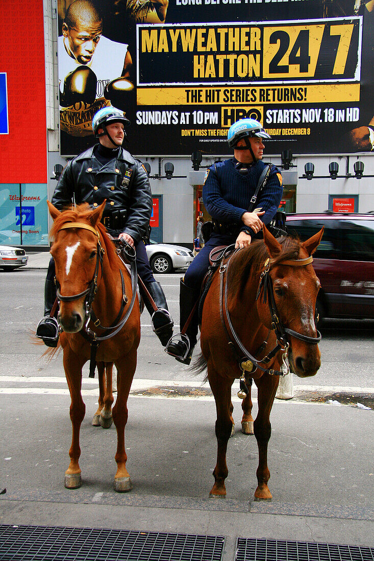 USA, New York City, police on horses on the way Manhattan