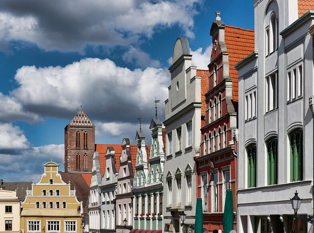 Houses along Kramerstrasse, St. Nikolai Church in background, Hanseatic city of Wismar, Mecklenburg-Vorpommern, Germany