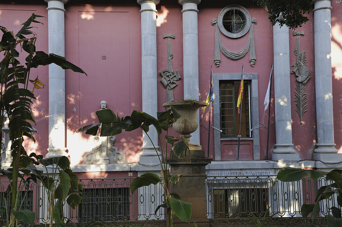 Innenstadt Santa Cruz, Plaza del Principe und Fassade des Museo de las Bellas Artes, Teneriffa, Kanaren, Spanien