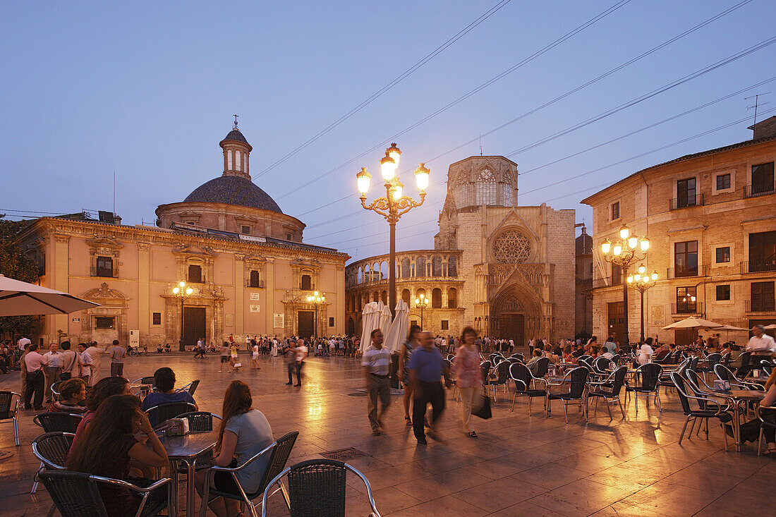 Street cafe, Cathedral, Catedral de Santa Maria de Valencia,  Placa de la Virgen, Province Valencia, Valencia, Spain