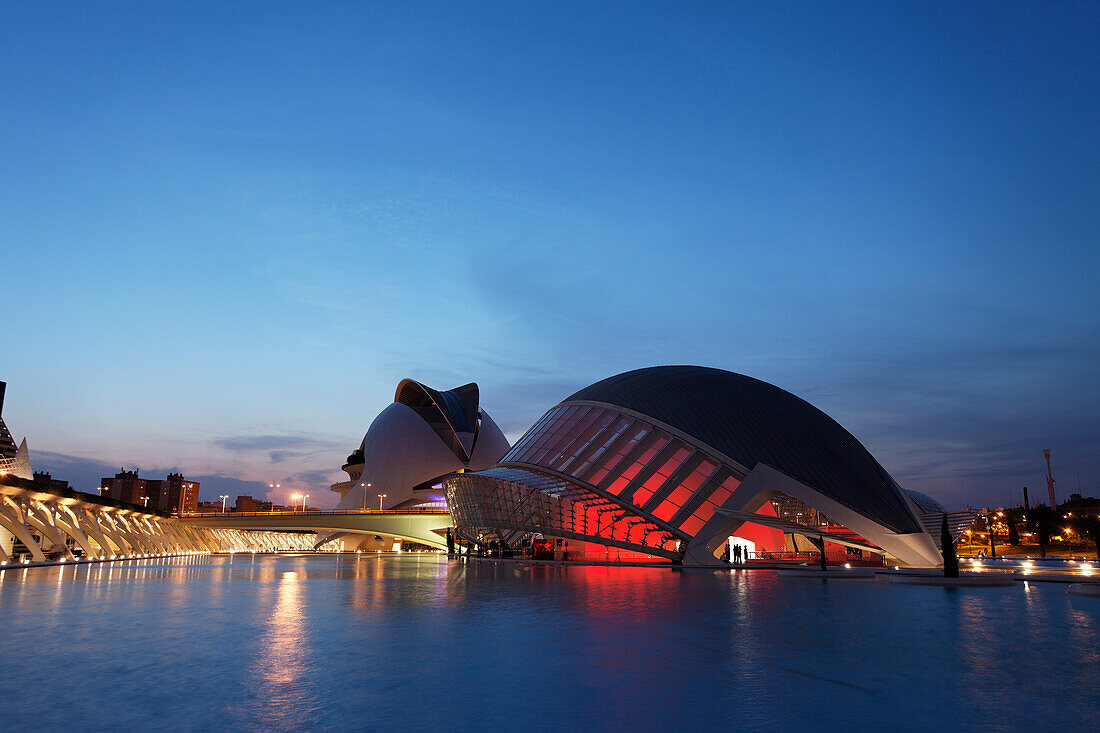 Hemisferic und Opernhaus Palau de les Arts Reina Sofia, Stadt der Künste und der Wissenschaften, Provinz Valencia, Valencia, Spanien