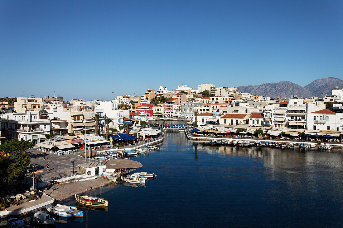 Blick auf Hafen, Voulismeni-See, Agios Nikolaos, Lasithi, Kreta, Griechenland