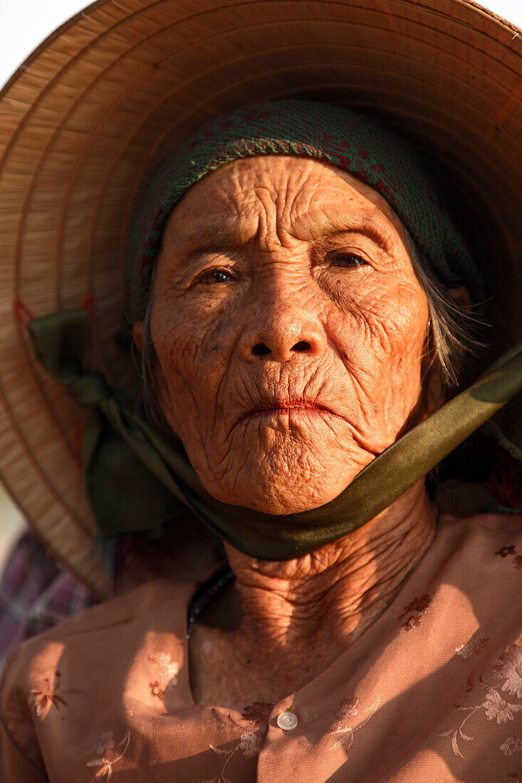 Alte Frau, Hoi An, Annam, Vietnam