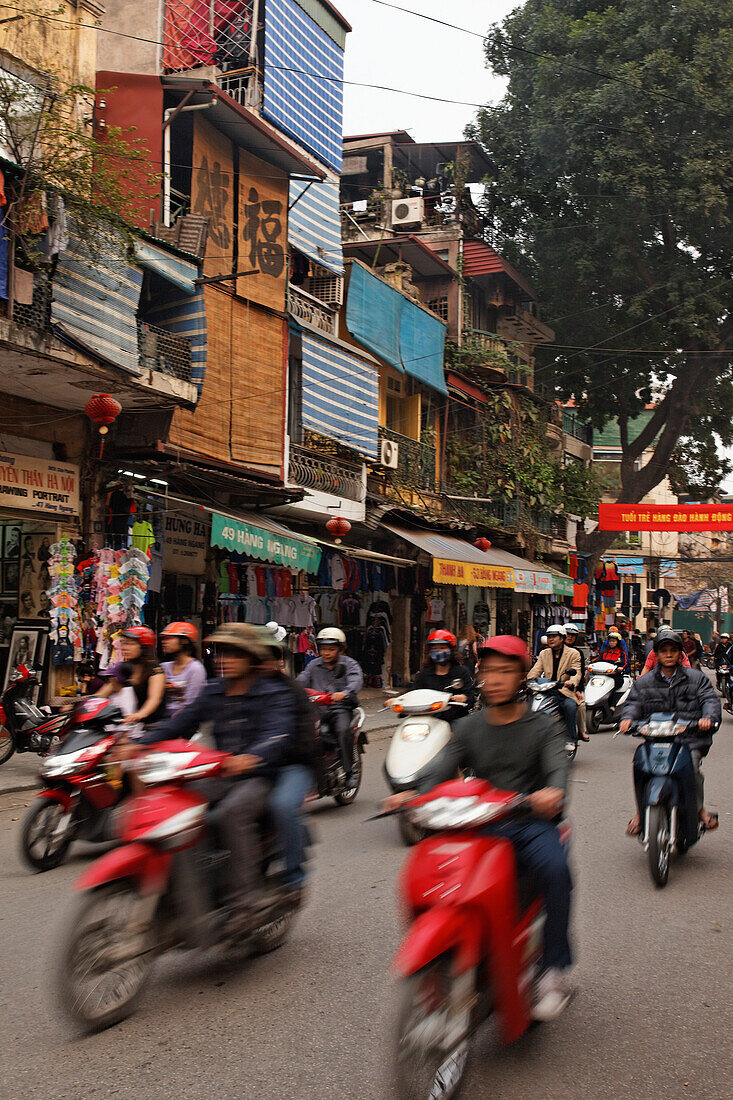 Moped riders, old town, Hanoi, Bac Bo, Vietnam