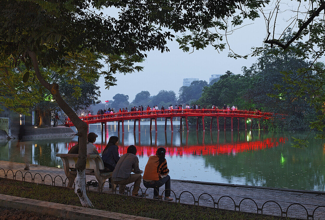 Jadeberg Insel, Huc-Brücke, Hoan-Kiem-See (See des zurückgegebenen Schwertes), Hanoi, Bac Bo, Vietnam