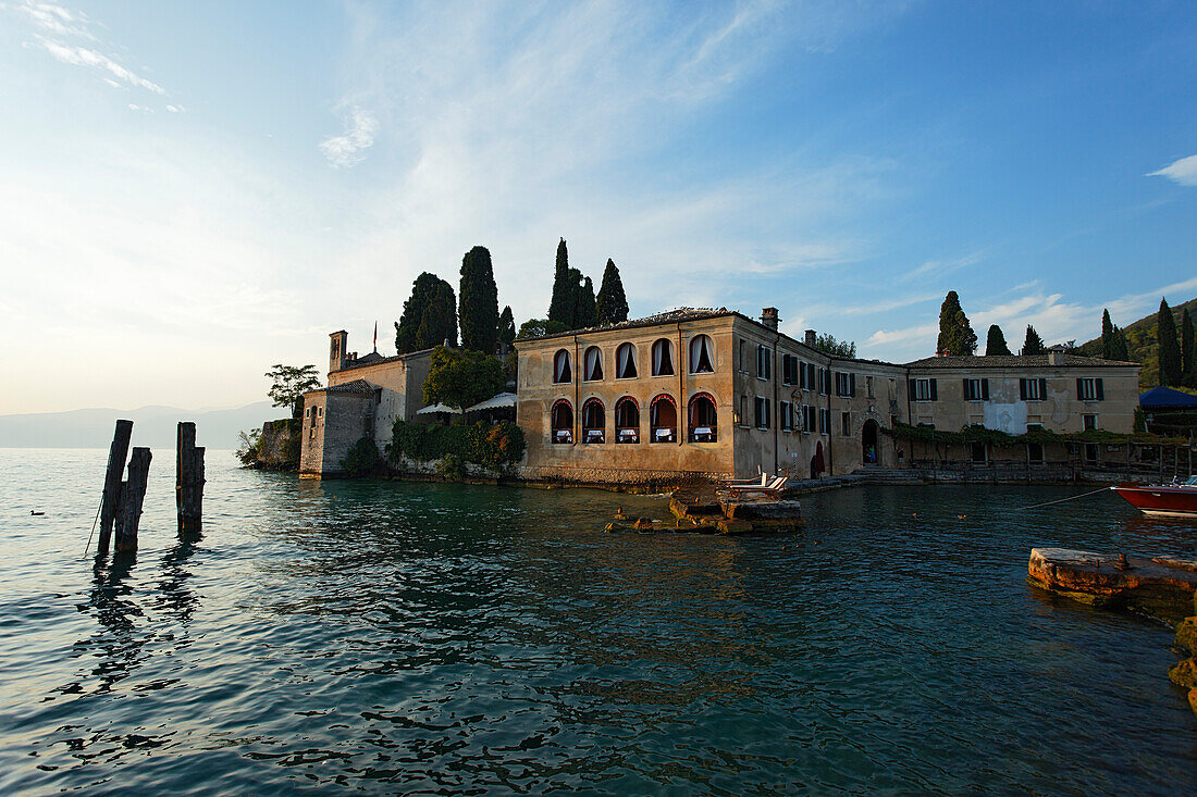 Abenddämmerung, Punta San Vigilio, Hotel, Restaurant, Garda, Gardasee, Venetien, Italien