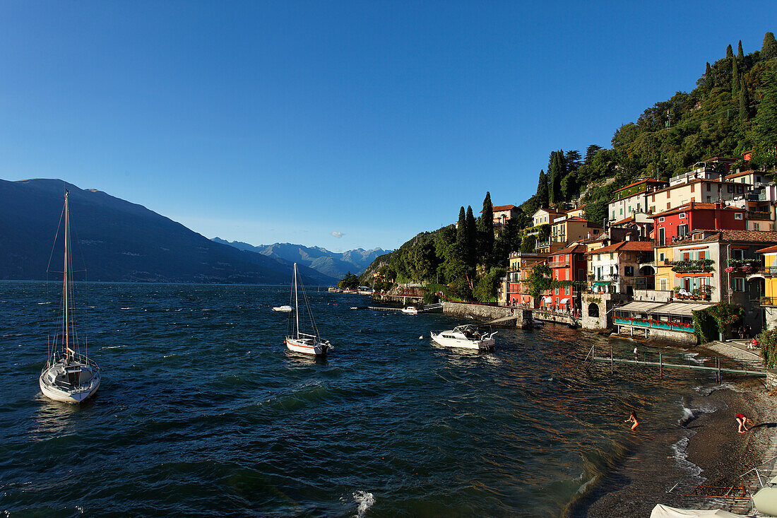 Ufer, Varenna, Comer See, Lombardei, Italien