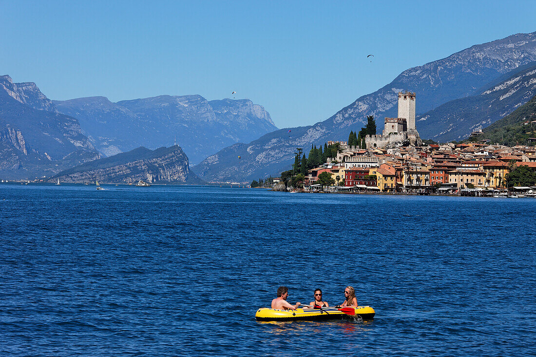 Canoe, Scaliger Castle, Malcesine, Lake Garda, Veneto, Italy