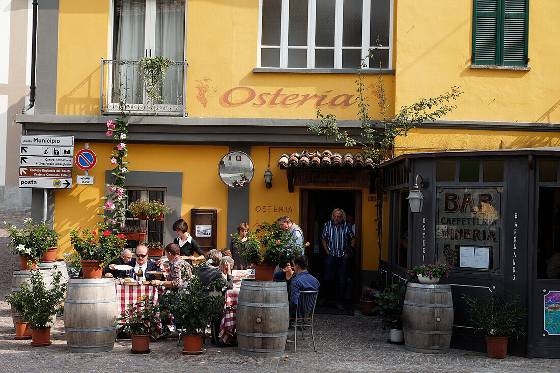 Osteria, Barolo, Langhe, Piemont, Italien