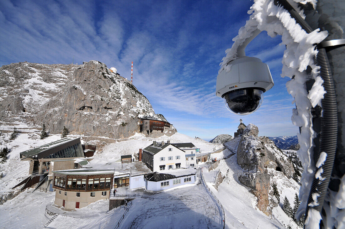 Webcam und Häuser auf dem Wendelstein, Winter in Bayern, Deutschland, Europa