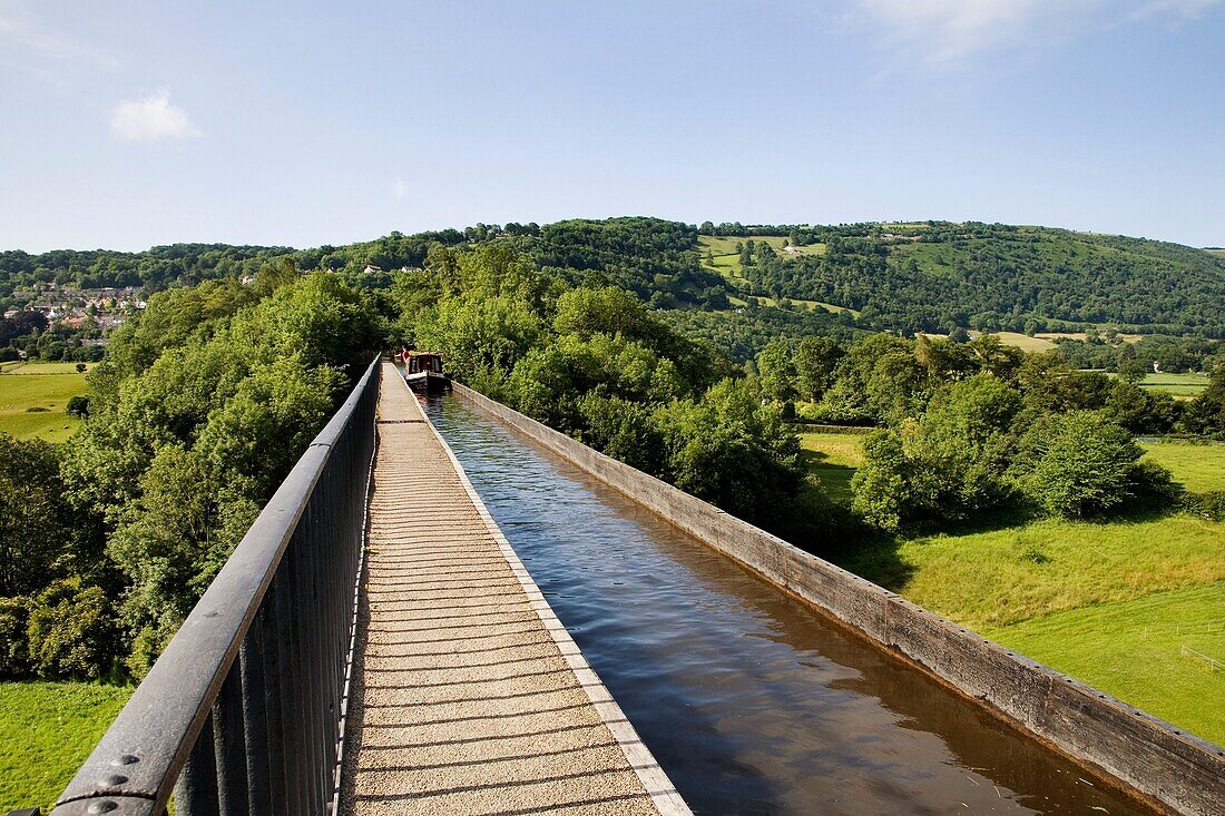 Crossing Thomas Telfords Pontcysyllte Aqueduct over the Dee Valley North Wales
