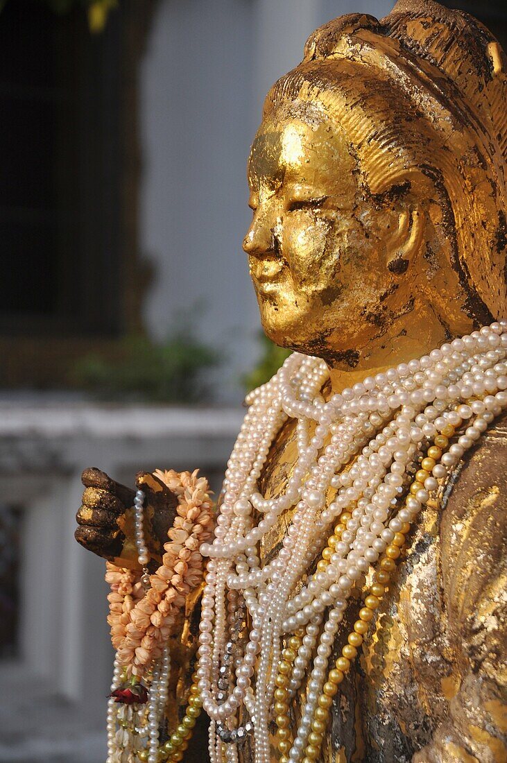 Bangkok (Thailand): a Buddhist statue at the Wat Pho