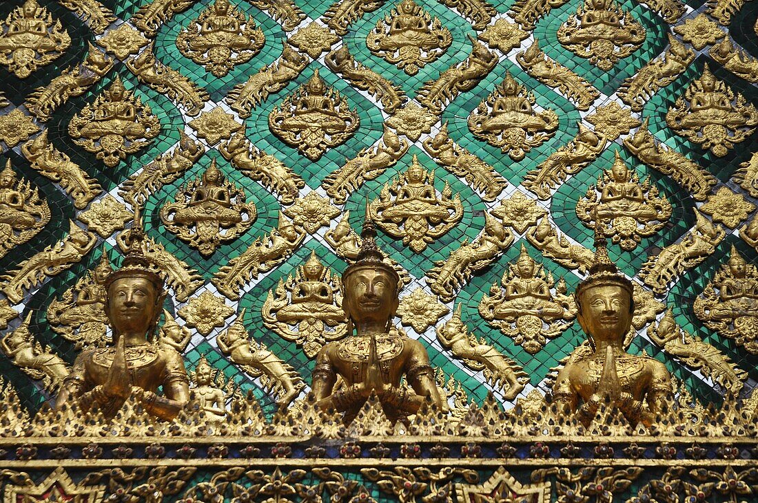 Bangkok (Thailand): golden decorations the Wat Phra Kaew