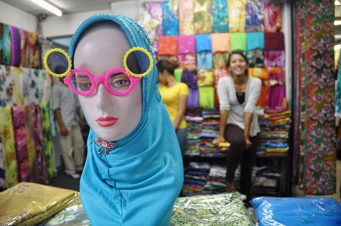 Kuala Lumpur (Malaysia): veils for Muslim women, sold in a shop