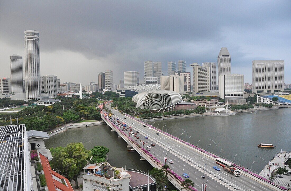 Singapore: view on the city, on the Marina Bay and the Esplanade Bridge, from the roof floor of the Fullerton Hotel