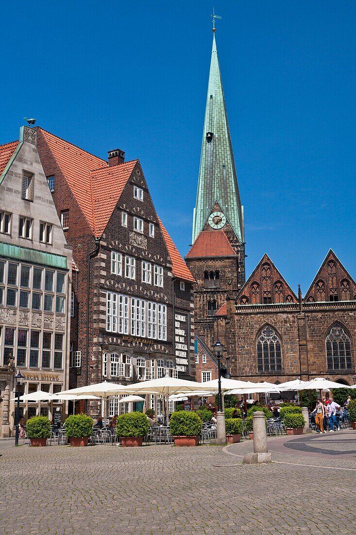 Market square and the Liebfrauenkirche church in Bremen, Germany, Europe
