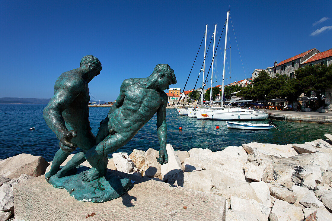 Skulptur am Hafen, Bol, Brac, Split-Dalmatien, Kroatien