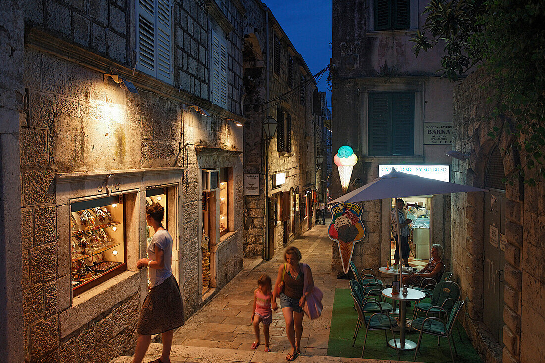 Restaurants in der Altstadt, Korcula, Dubrovnik-Neretva, Dalmatien, Kroatien