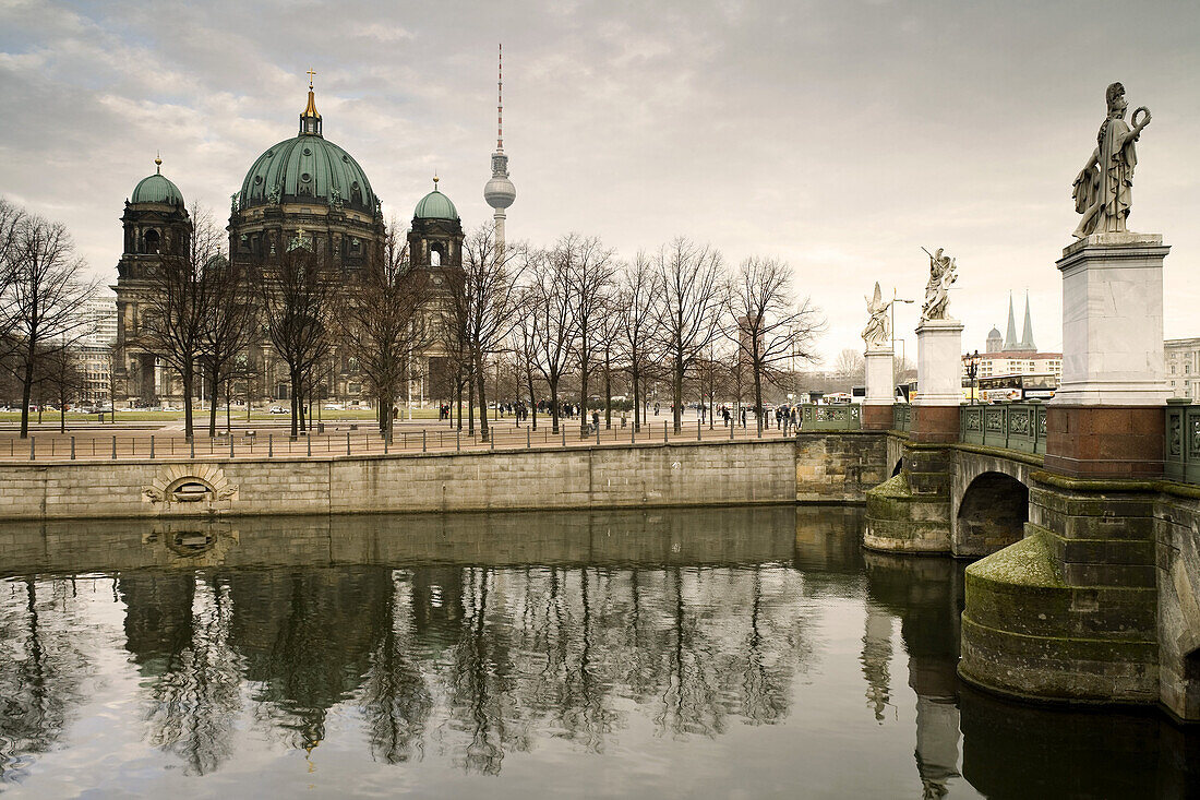 Berlin Cathedral and Schlossbrücke, Berlin Mitte, Berlin, Germany, Europe