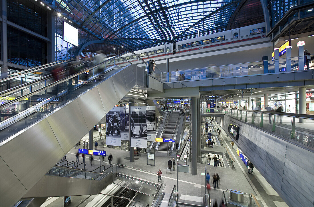 Berlin central station, the largest crossing station in Europe, Berlin, Germany, Europe