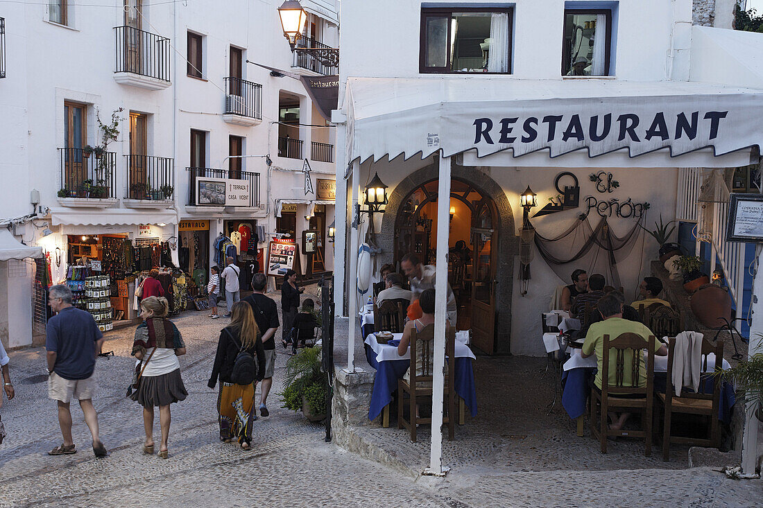 Restaurant in der Altstadt, Peniscola, Costa del Azahar, Valencia, Spanien