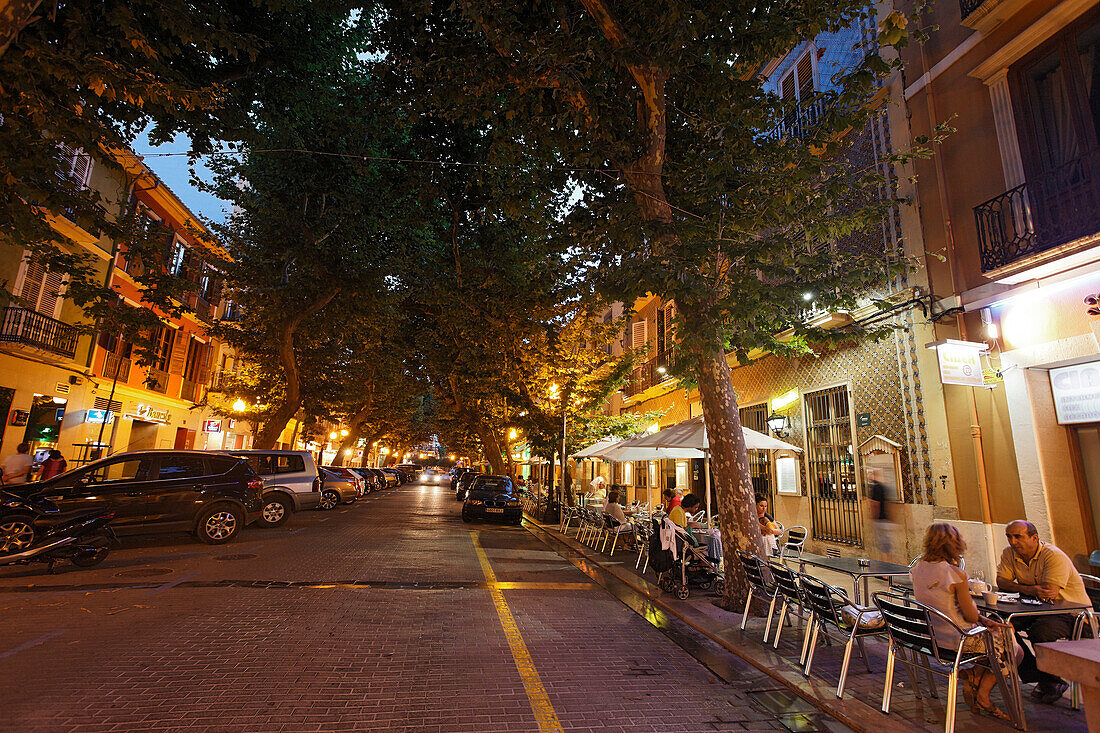 Calle Marques de Campo am Abend, Denia, Provinz Alicante, Spanien