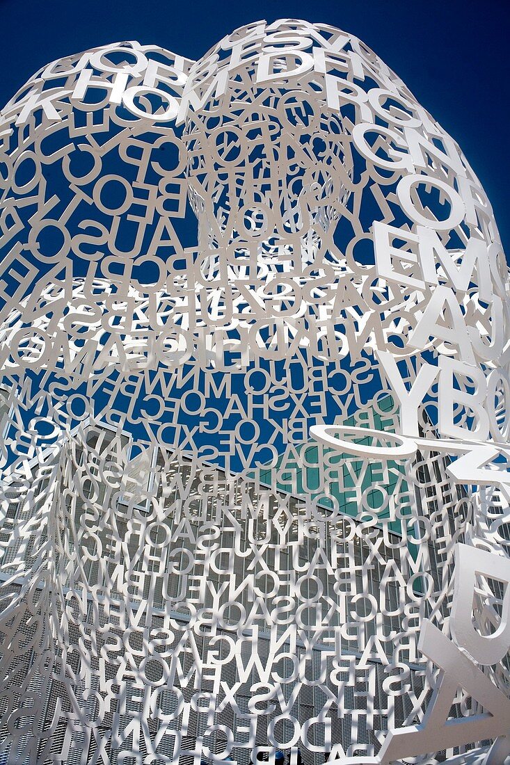 Expo 2008: Palace of Congresses and sculpture of Jaume Plensa