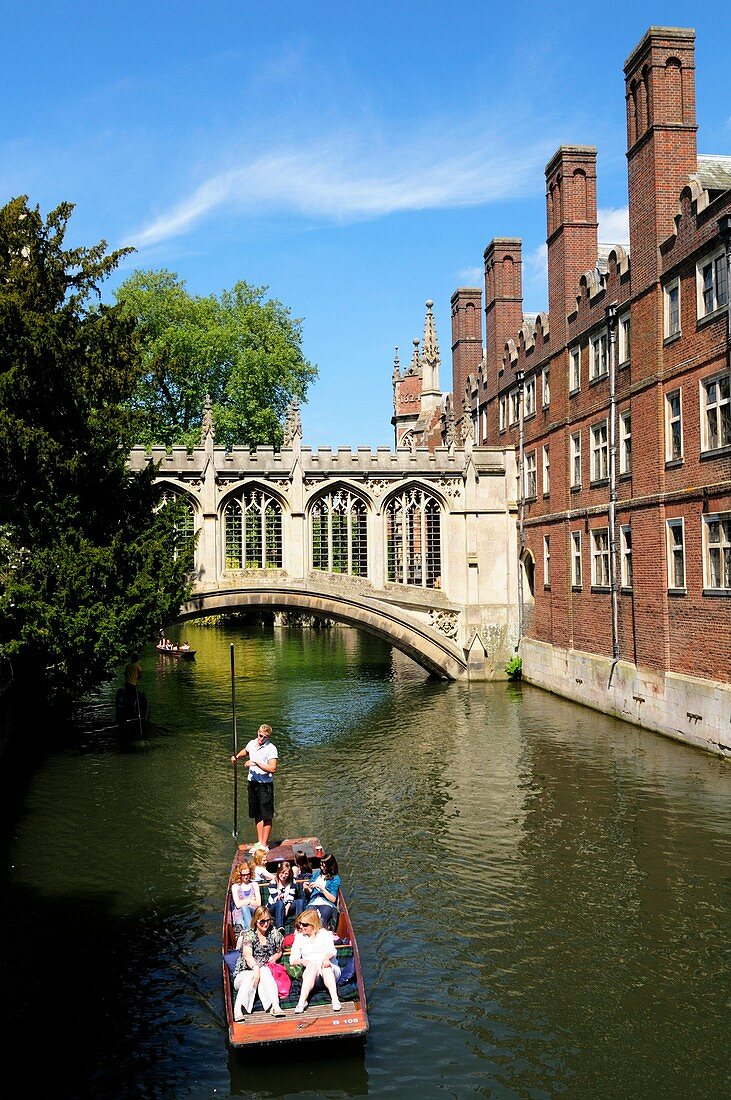 Punting by the Bridge of Sighs, St John's College, Cambridge, England, UK
