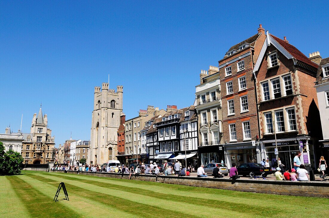 Shops and Tourists along Kings Parade, Cambridge, England, UK