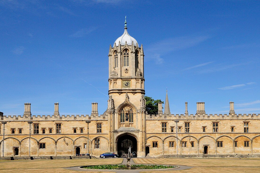 Tom Tower and Quadrangle, Christ Church, College, Oxford, England, UK