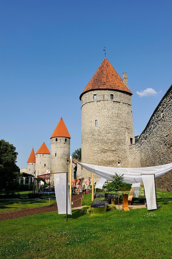 gärten am fuß der festungstürme, Tallinn, estland, nordeuropa