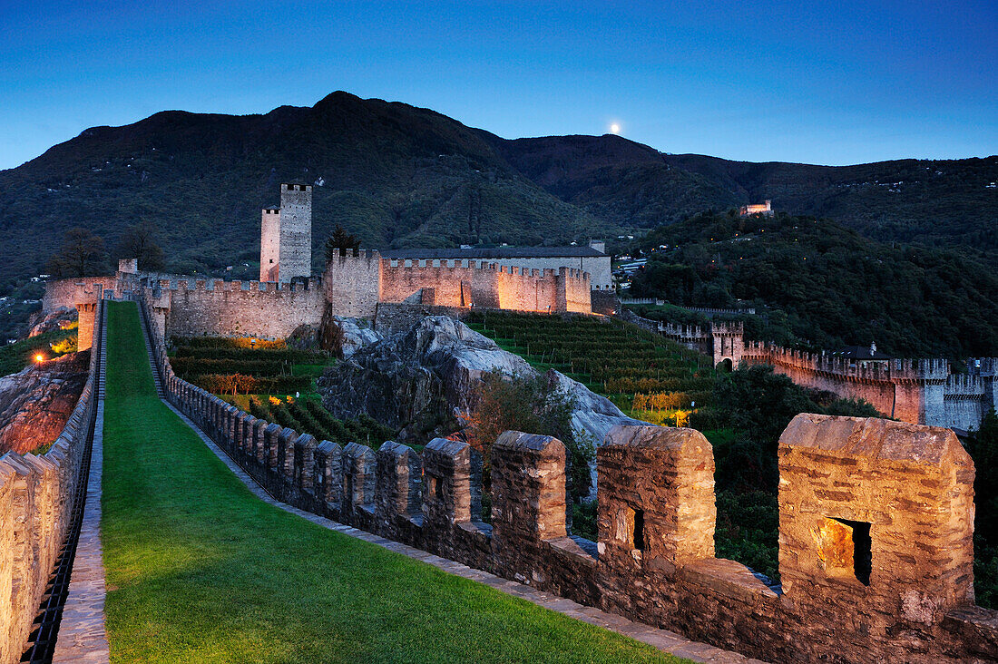 Illuminated parapet walk towards Castelgrande, Bellinzona, UNESCO World Heritage Site Bellinzona, Ticino, Switzerland, Europe