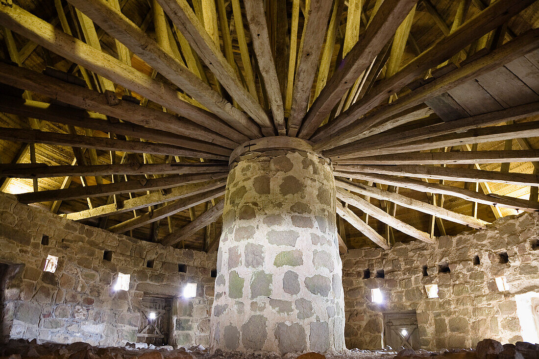 Dachstuhl der Rundkirche Ols Kirke, Sankt Ols Kirke, Bornholm, Dänemark, Europa